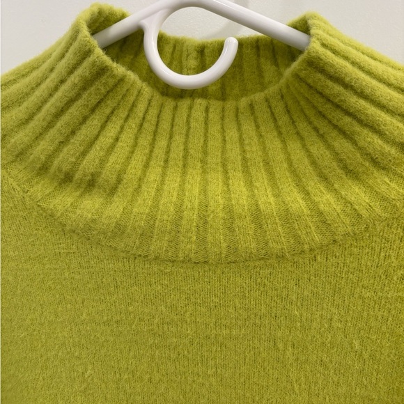 Free People Vancouver Mock Neck Chartreuse Sweater Size Large - Picture 5 of 9